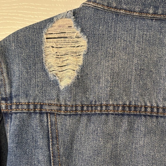 Refuge Women's Distressed Blue Jean Jacket Size Medium - Picture 8 of 16